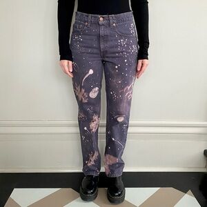 Vintage Levi’s 516 high-waisted custom space dye jeans. 🖤